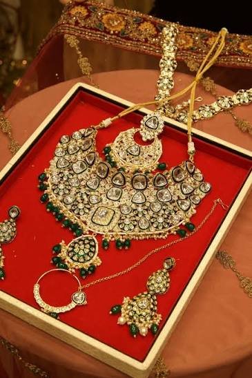Bridal Party Jewellery on Rent